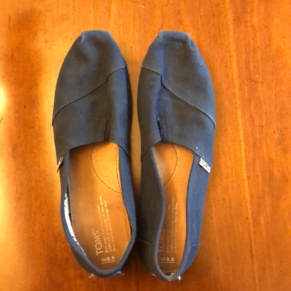 navy blue toms
